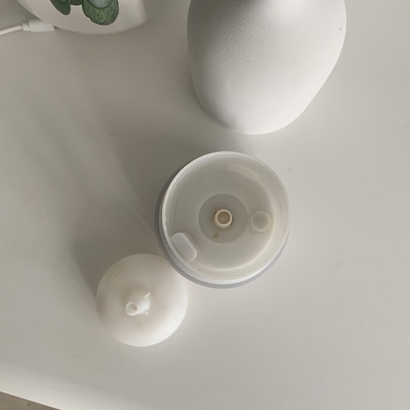 Vitruvi - Stone Essential Oil Diffuser - Picture 4 of 5